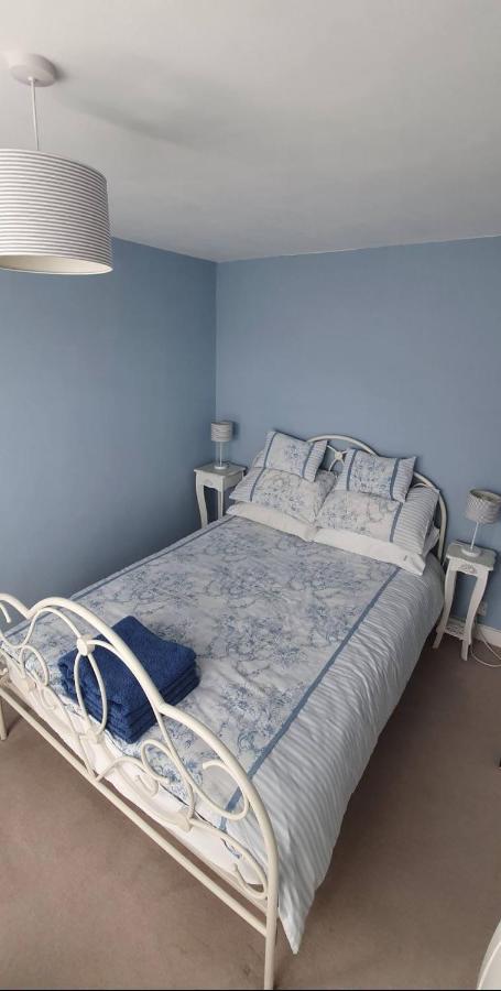Beautiful 1 Bedroom Cottage With Courtyard. Дийл Екстериор снимка